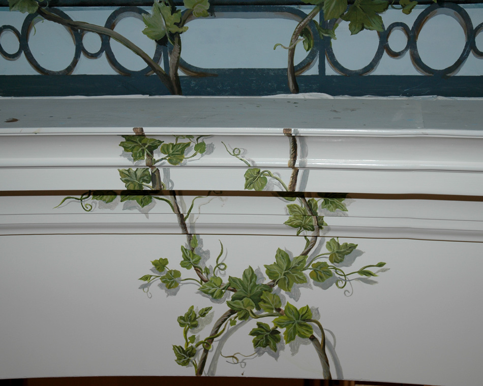 Garden mural with ivy detail